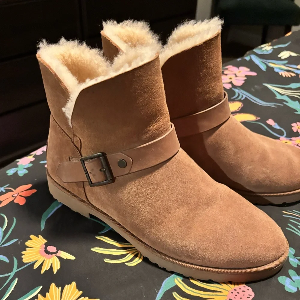 Treadlite by Ugg Boots - Picture 2 of 6